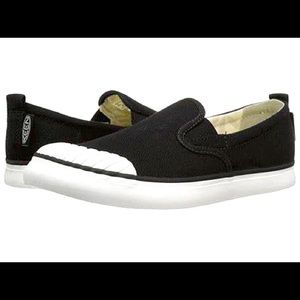 Keen NEW in box, NEVER WORN!